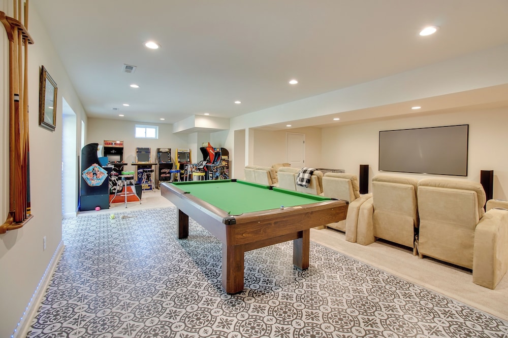 Near Lake Anna Gem with Saltwater Pool and Arcade — 4-Star Luxury Hotel in Orange, United States