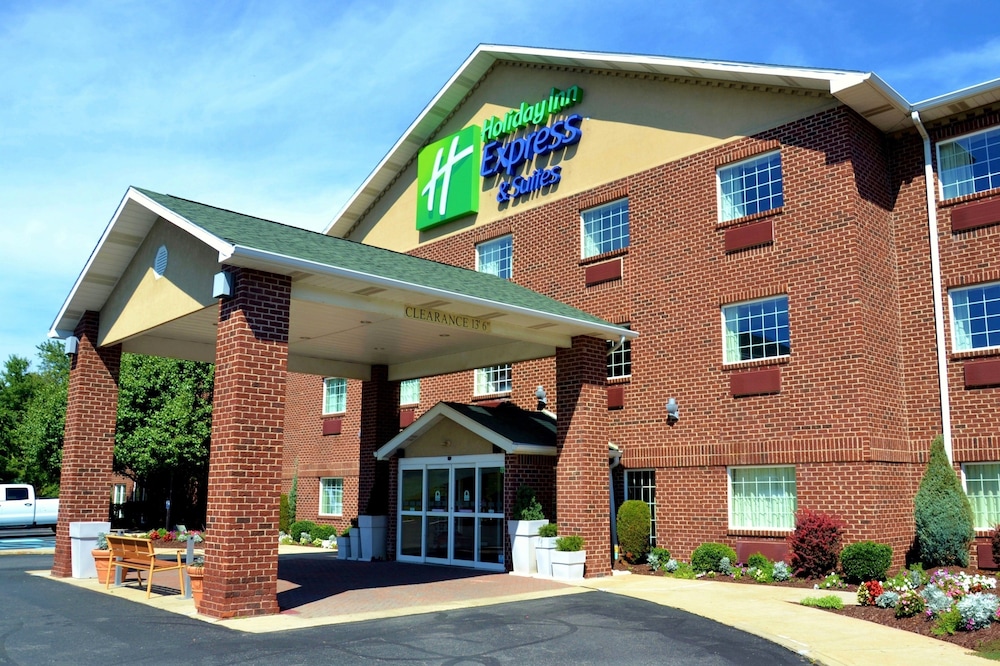 Holiday Inn Express & Suites Center Township by IHG - photo 36