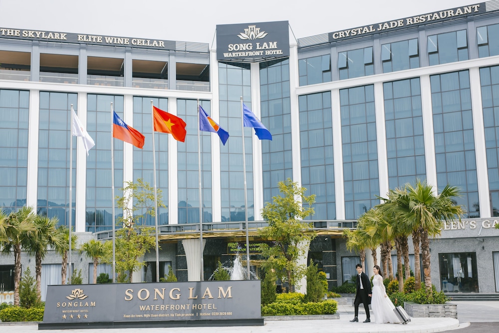 Songlam Waterfront Hotel 藍江酒店 — hotel in Nghi Xuan