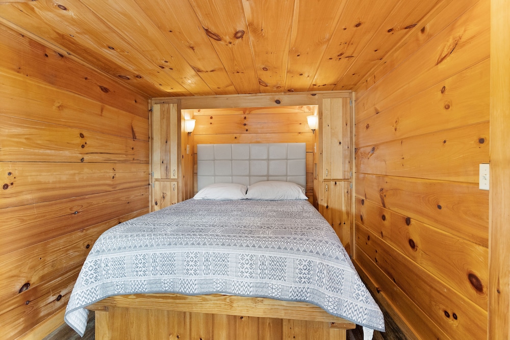 Edinboro Lake Resort Cabins - photo 15