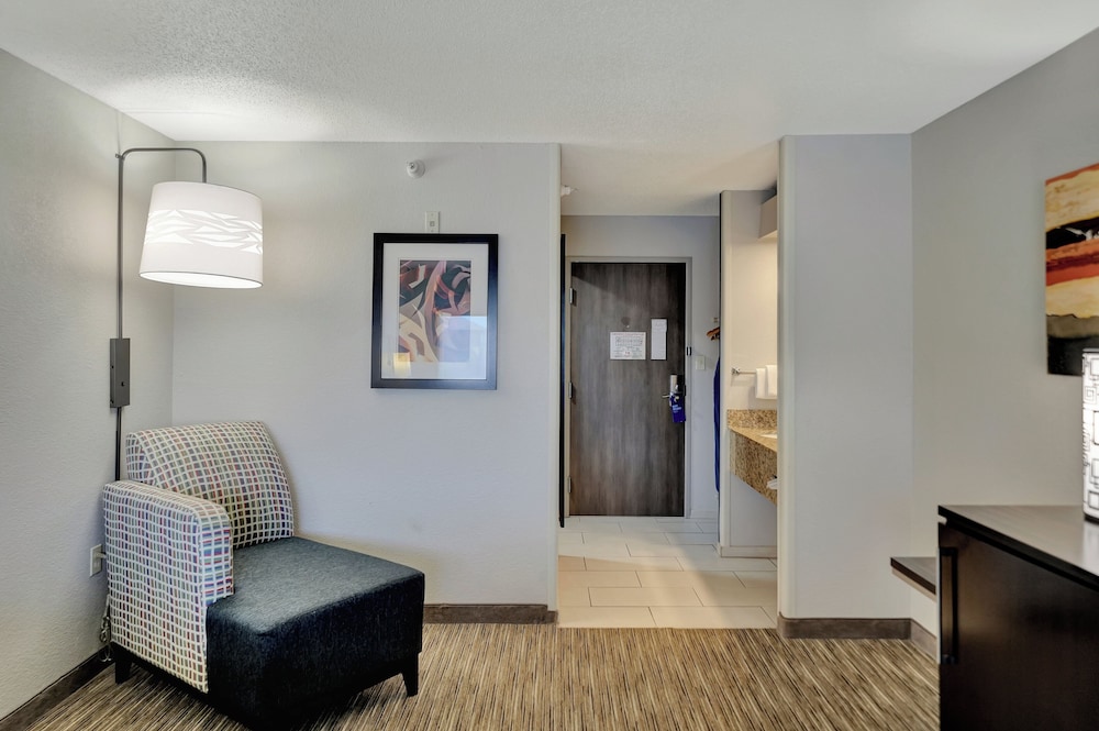 Holiday Inn Express Hotel & Suites Beatrice by IHG - photo 54
