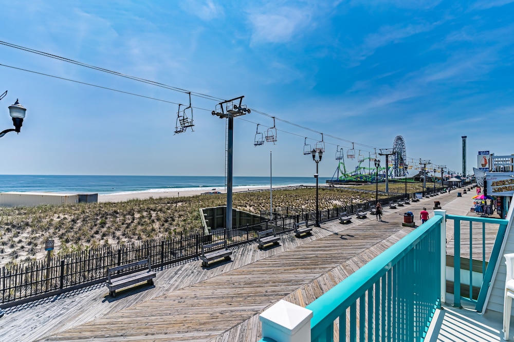 Boardwalk Sand & Surf Inn Oceanfront - photo 22