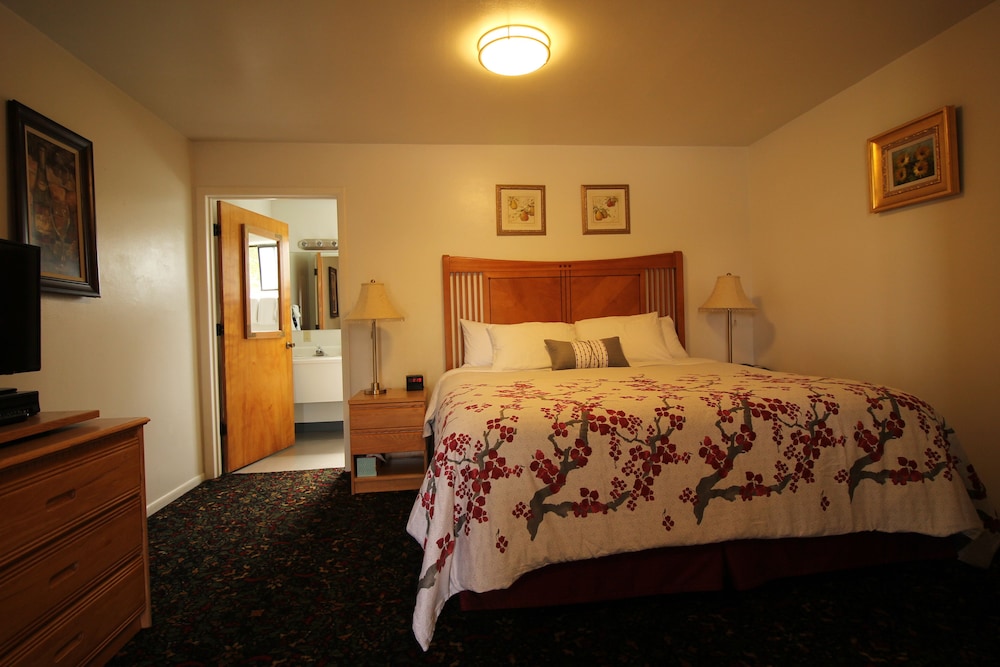 Mariner's Cove Inn - photo 35