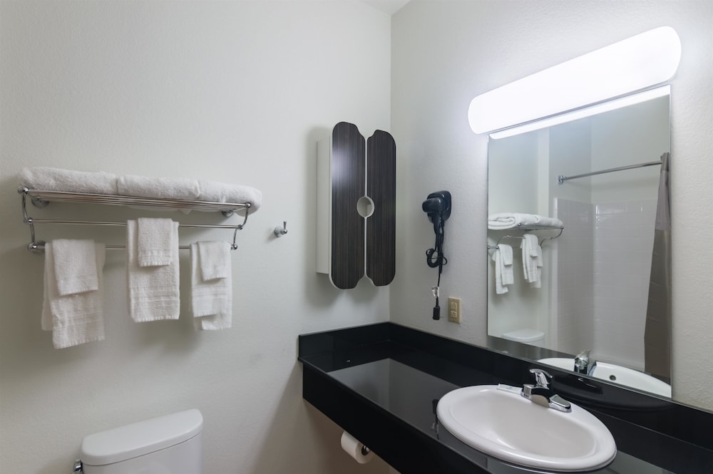 Days Inn & Suites by Wyndham Colorado City I 20 - photo 34