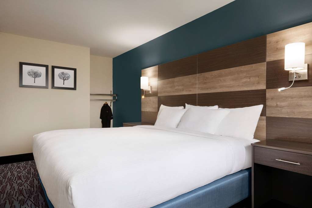 AmericInn by Wyndham Dodgeville - photo 19