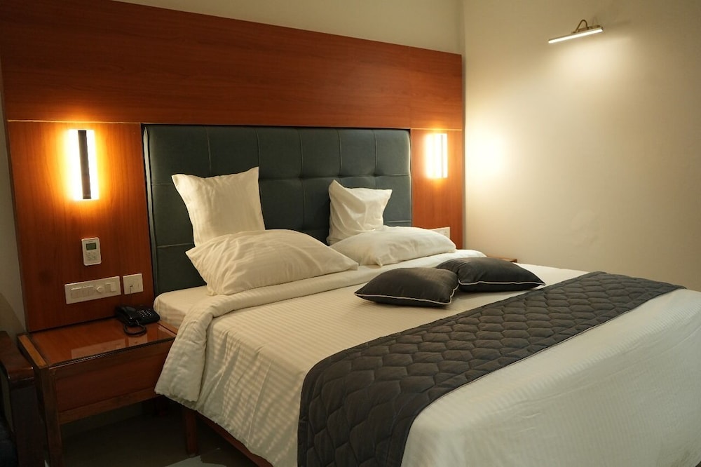 Hotel Krithick Grand — Teni