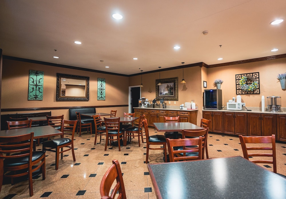 Mountain Inn & Suites - photo 17