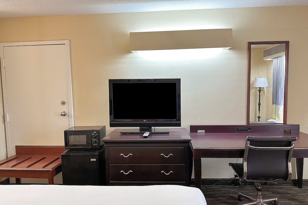 Bonita Lakes Inn by Capital O Meridian I20 - photo 20
