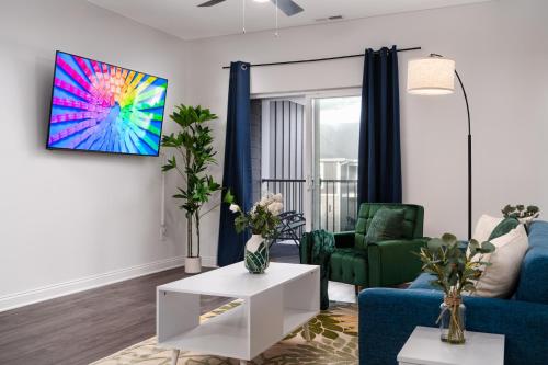Verdant Retreat 2BR 2BA Spacious 2 KingBeds GymWFH — 4-Star Luxury Hotel in Whitestown, United States