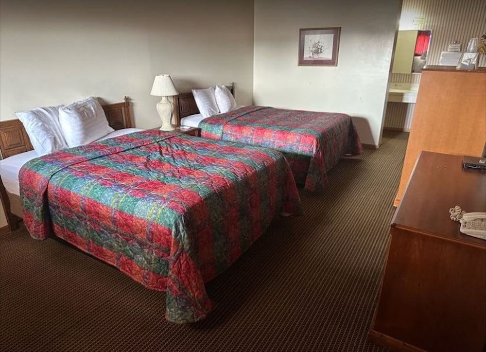 Love Hotels Western Holiday by OYO at Harlan Lake NE - photo 15
