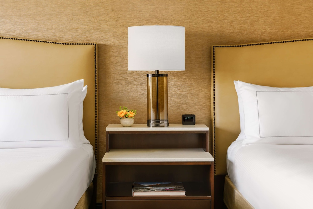 Hilton Phoenix Airport - photo 13