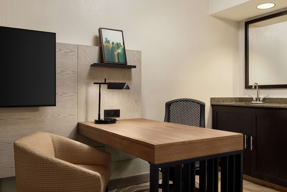 Embassy Suites by Hilton Phoenix Tempe - photo 12