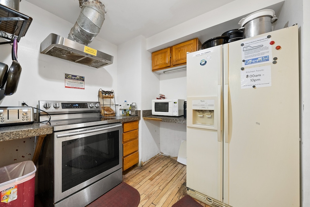 Qupqugiaq Inn - photo 31