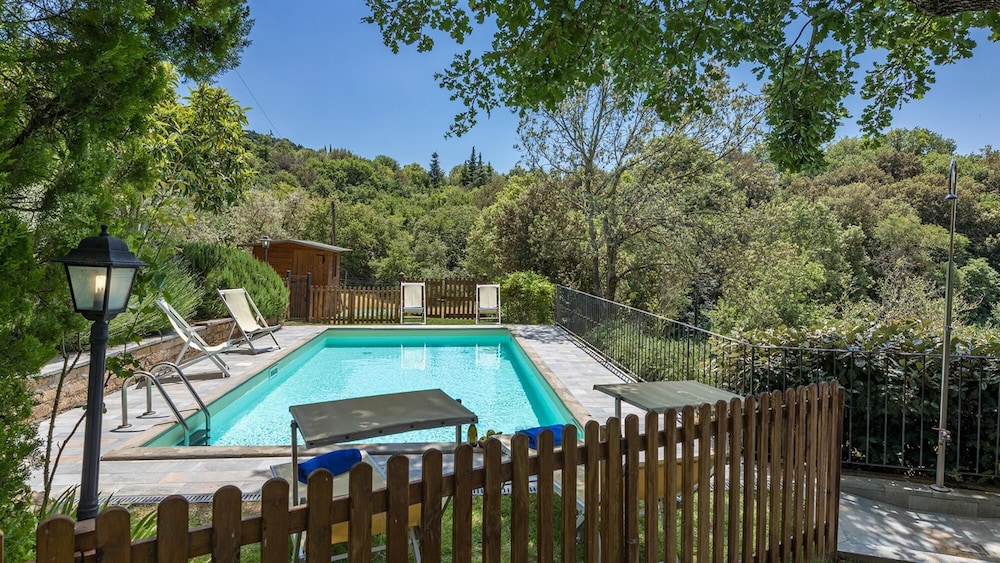 I Mandorli 8 Emma Villas — 4-Star Luxury Hotel in Cortona, Italy