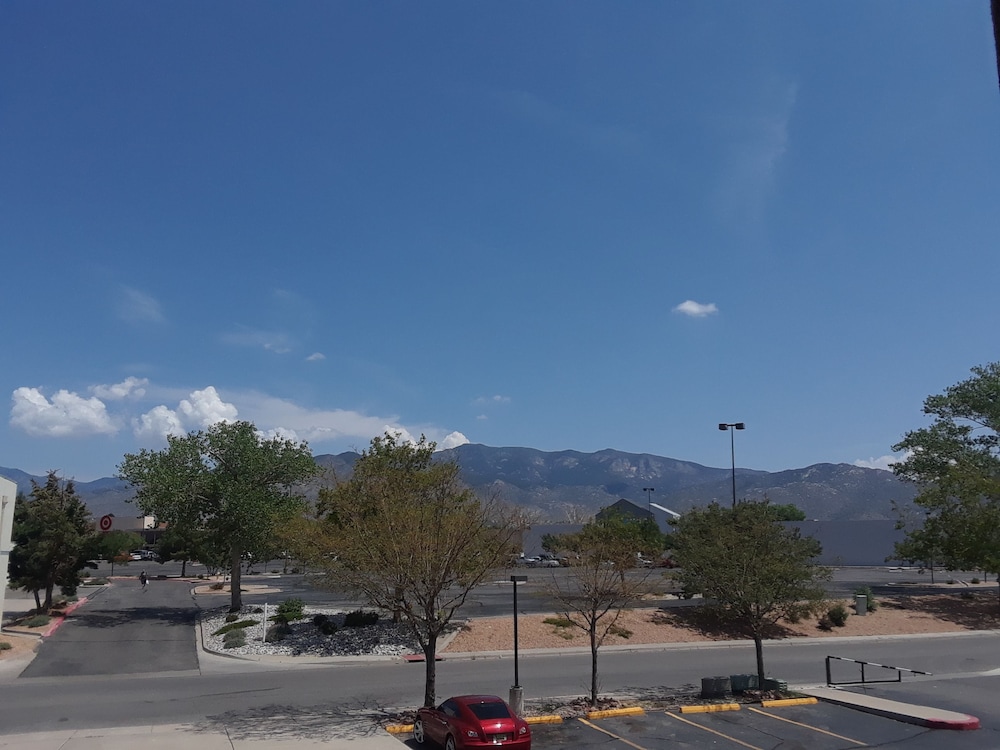 Ramada by Wyndham Albuquerque East - photo 17