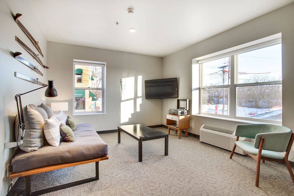 The Oxbow Hotel - photo 17