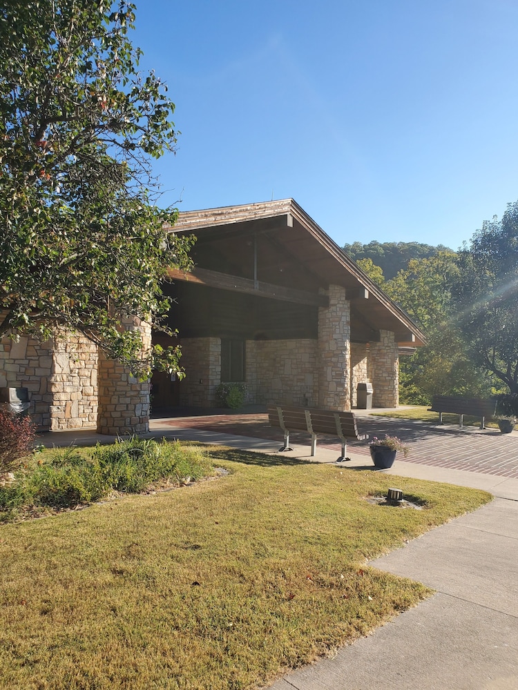 Roaring River State Park — hotel in Cassville