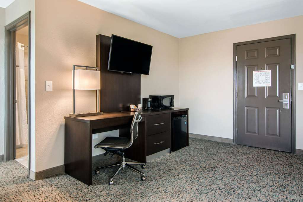 Clarion Inn & Suites Atlanta Downtown - photo 9