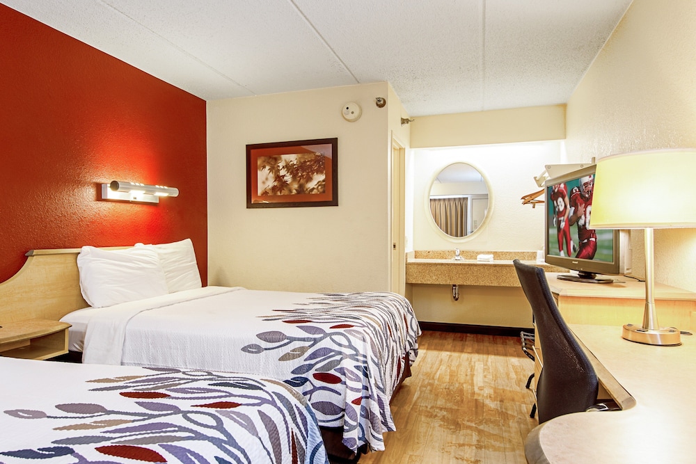 Red Roof Inn Greensboro Coliseum - photo 8