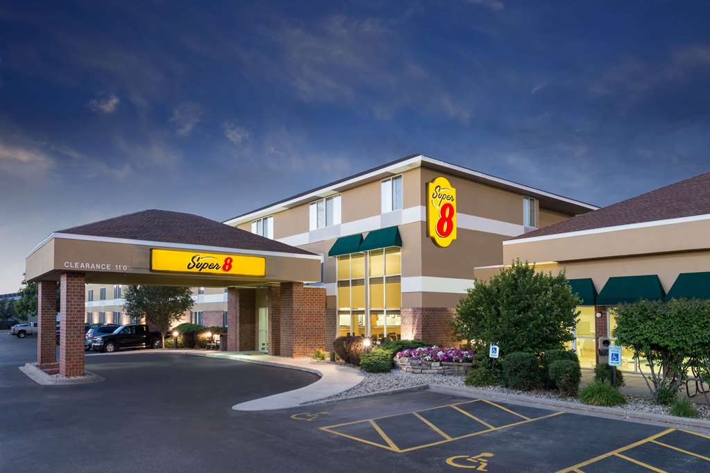 Super 8 by Wyndham Madison South - photo 2