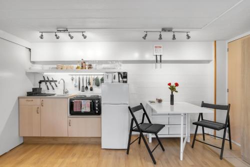 Lara Studio in Laugardalur valley Reykjavík Central Park and Botanical Garden Private entrance FREE Private Parking on side