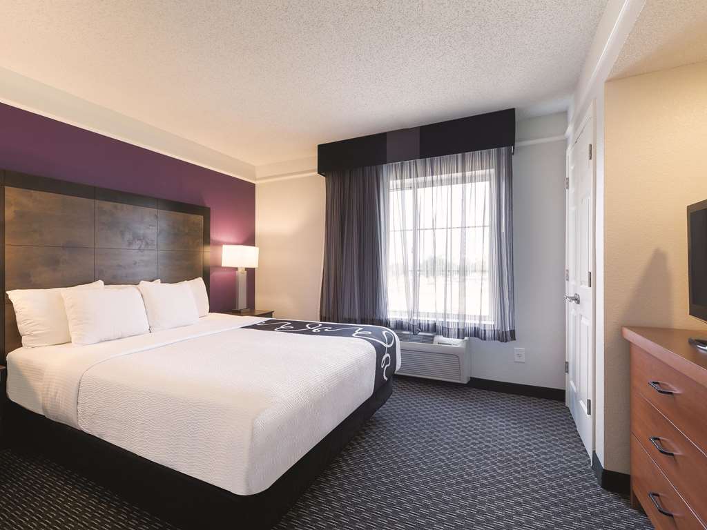 La Quinta Inn & Suites by Wyndham Dallas Plano West - photo 30