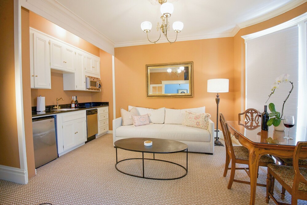 Nob Hill Inn - photo 41
