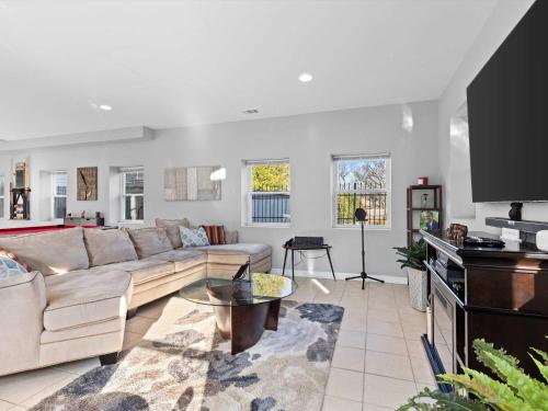 Sunny City Accommodations Close to METRO and UMD — 4-Star Luxury Hotel in Washington, United States