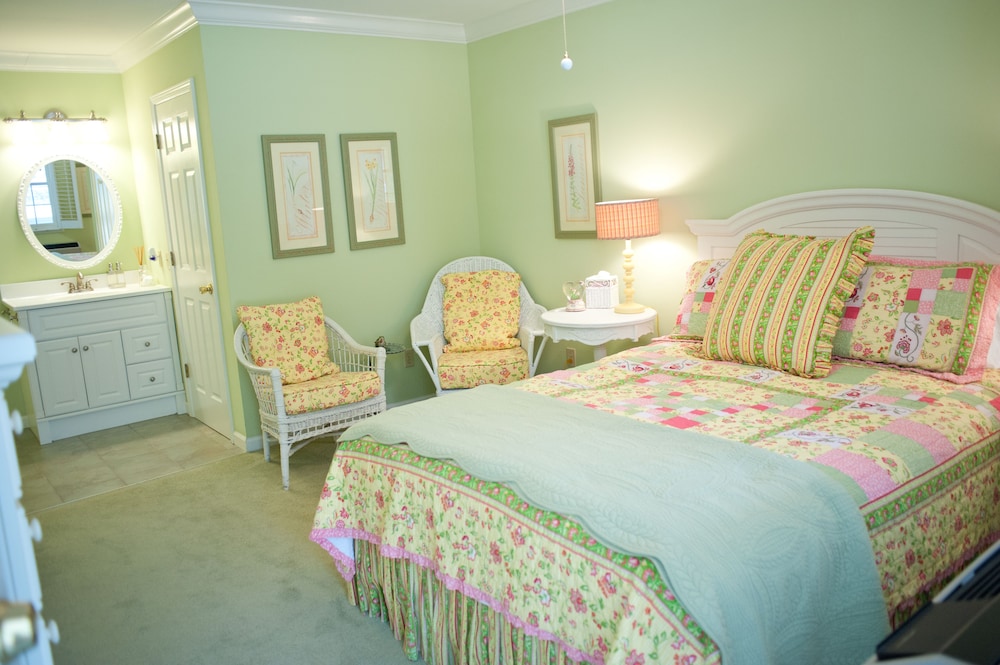 The Green Tree Inn - photo 9