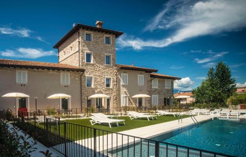 Relais Madergnago — 4-Star Luxury Hotel in Desenzano Del Garda, Italy