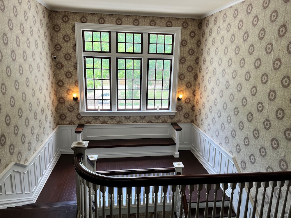 Huffman Manor Inn - photo 41