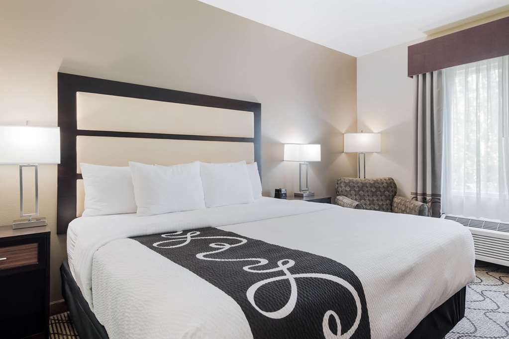 La Quinta Inn & Suites by Wyndham Auburn - photo 27