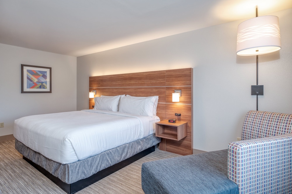 Holiday Inn Express & Suites Thornburg S. Fredericksburg by IHG - photo 17