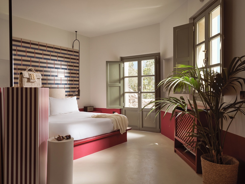 Neema Maison Finikia Santorini — 5-Star Luxury Hotel in Fira, Greece
