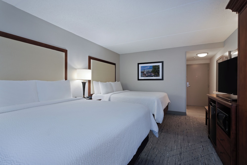 Holiday Inn Express & Suites Cincinnati Riverfront by IHG - photo 23