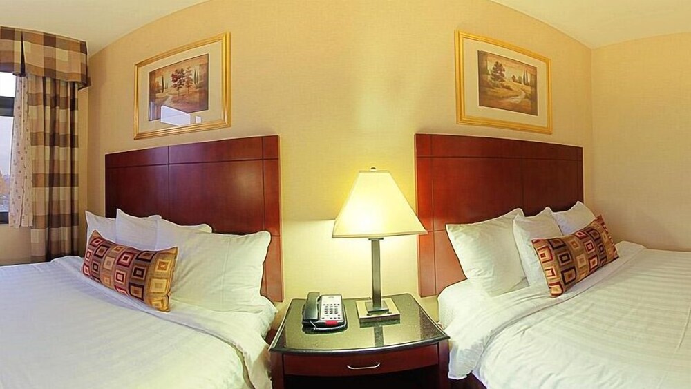 Best Western Plus Arena Hotel - photo 4