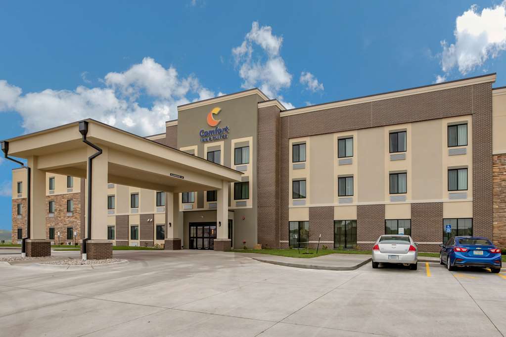 Comfort Inn and Suites Ames near ISU Campus - photo 2