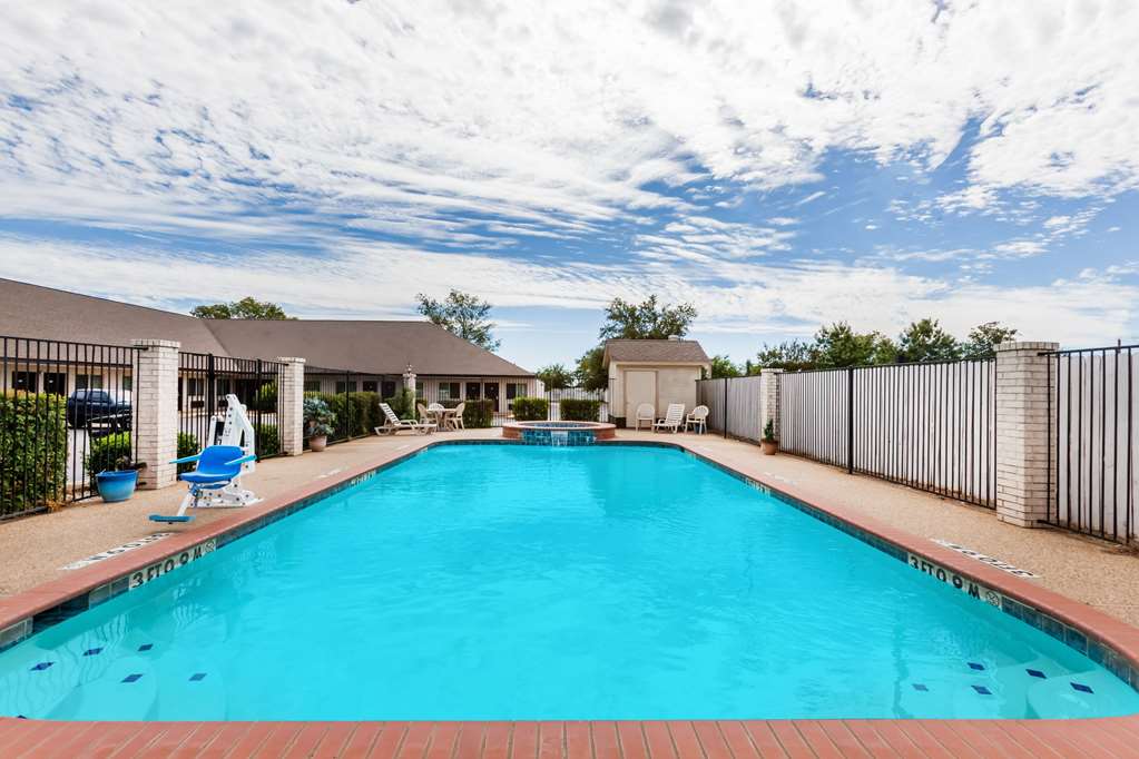 Super 8 by Wyndham Cleburne - photo 4