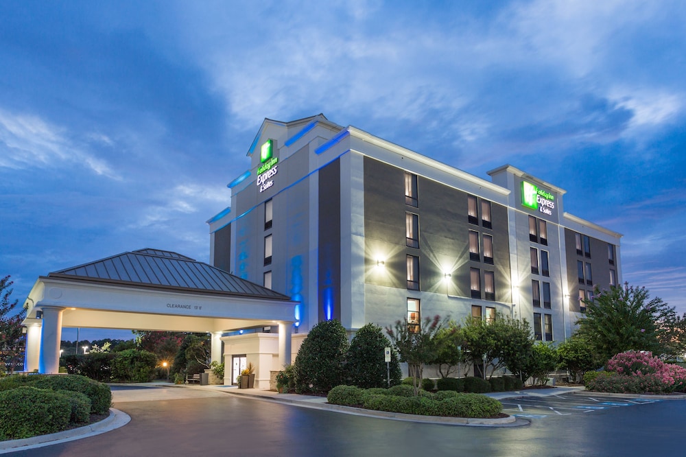 Holiday Inn Express Hotel & Suites Wilmington University Ctr by IHG in Wilmington, United States