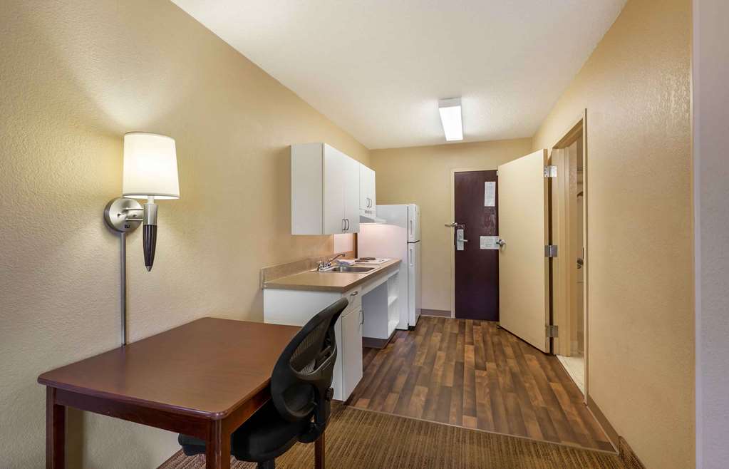 Extended Stay America Cleveland Brooklyn - photo 15