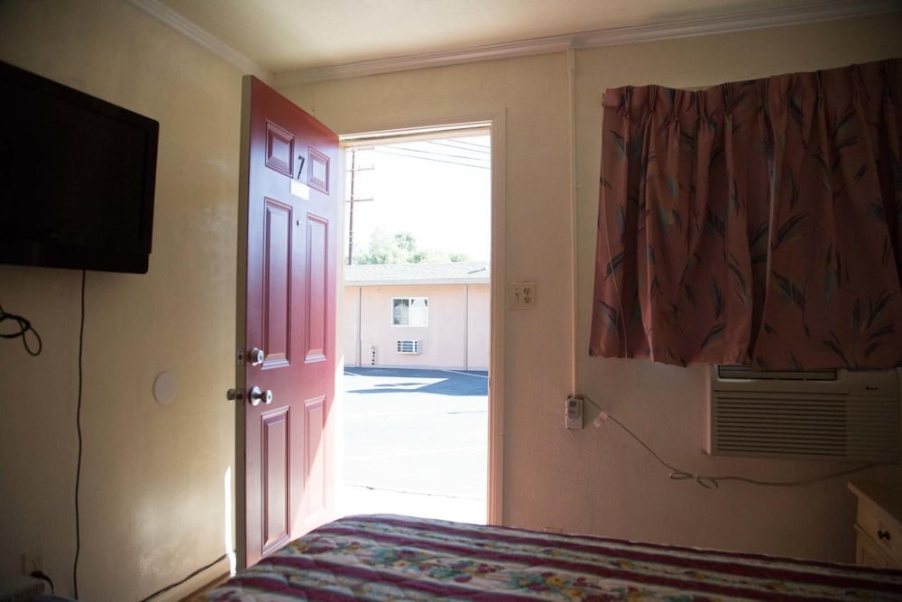 Boron Motel - photo 17