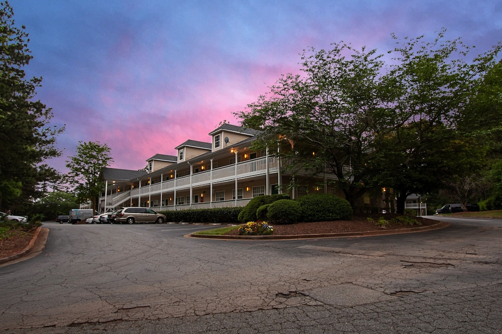 HomeTowne Studios by Red Roof Atlanta Lawrenceville - photo 25