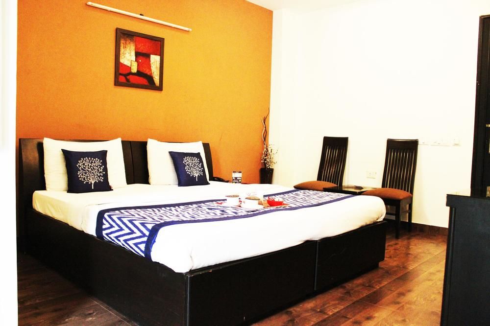 OYO Premium Galleria Market DLF 4 pet-friendly hotel Gurgaon
