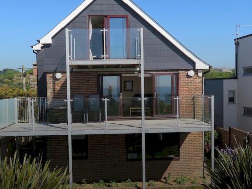 Beachfront Bliss at Laughing Water Pass the Keys in Hastings, United Kingdom