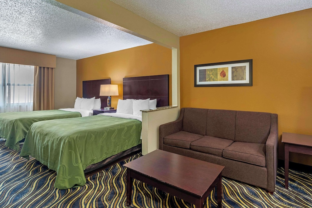 Quality Suites Addison Dallas - photo 22
