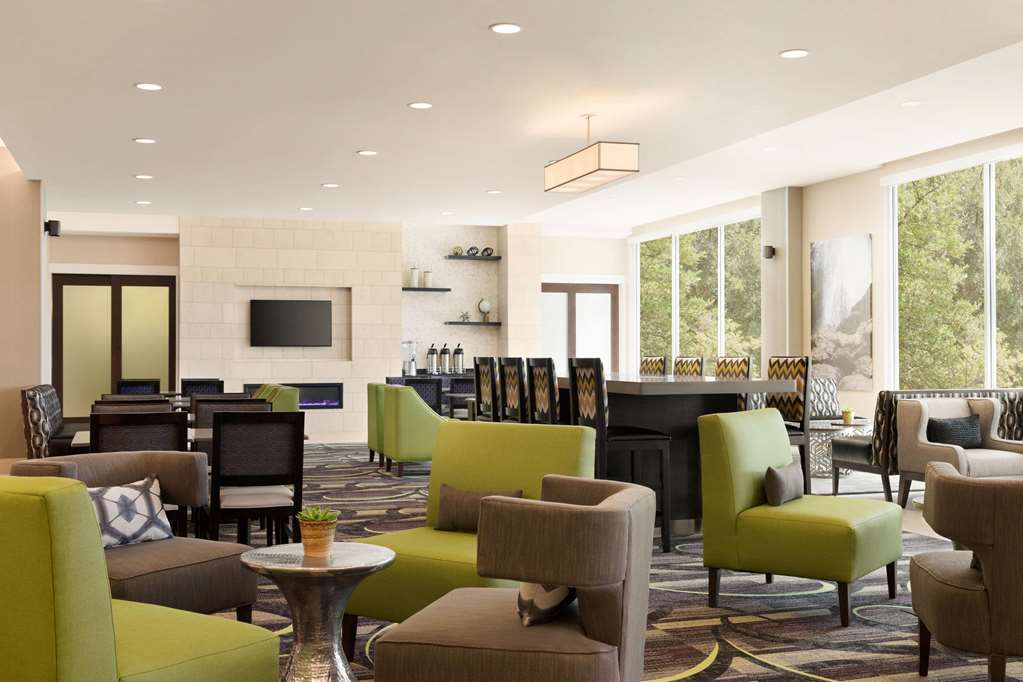 La Quinta Inn & Suites by Wyndham Burlington - photo 5