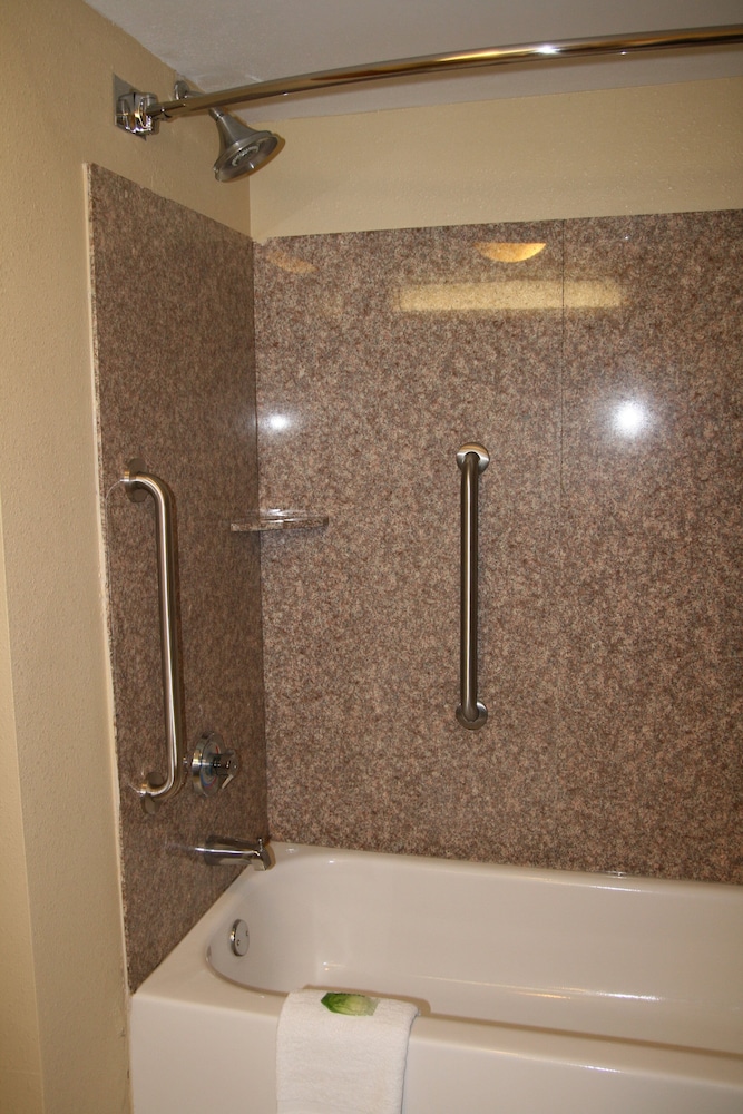 Holiday Inn Express & Suites Greenville by IHG - photo 22