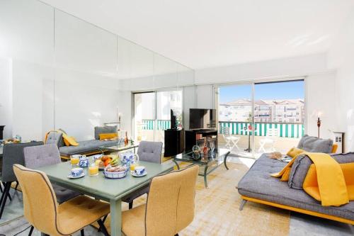 Elegance Yourhosthelper in Le Cannet, France