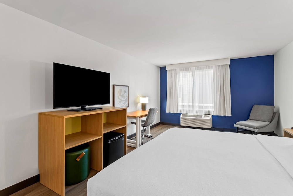 Spark by Hilton Oak Forest - photo 32