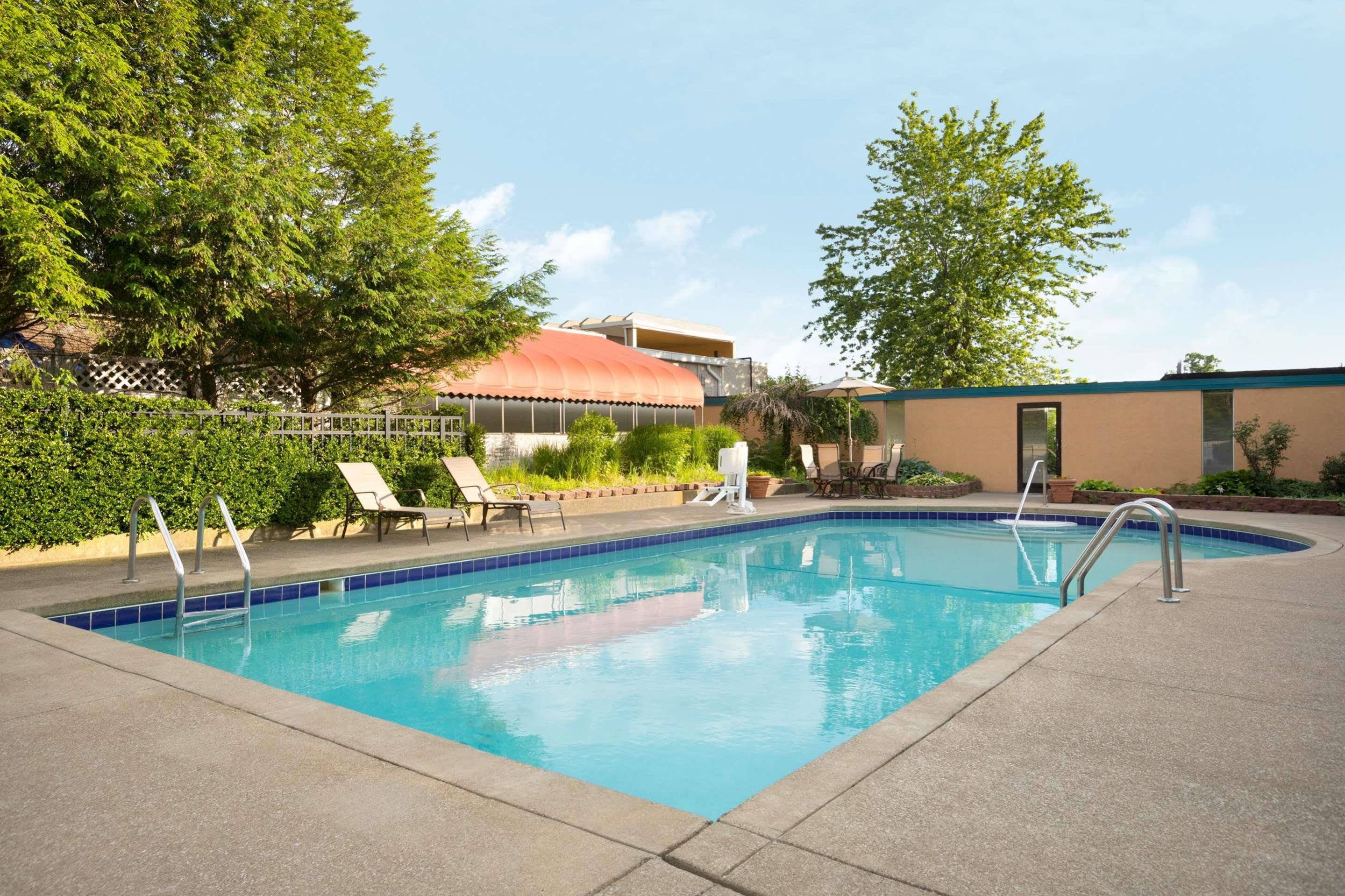 Days Inn Willoughby Cleveland - photo 4